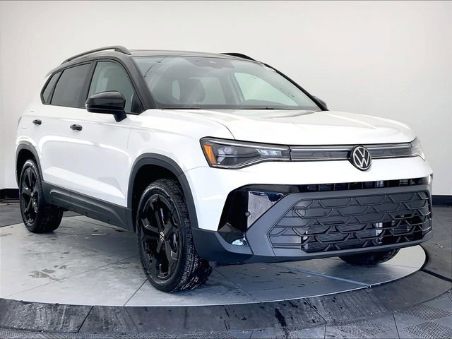 New 2026 Volkswagen Taos SE image 1