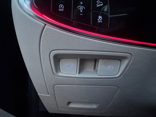 Used 2022 Genesis GV70 2.5T w/ Advanced Package image 26