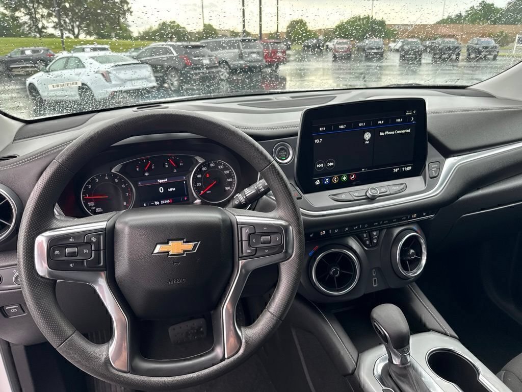 Used 2025 Chevrolet Blazer LT FWD image 9