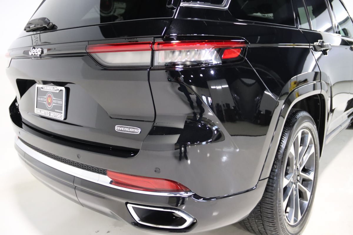 Used 2023 Jeep Grand Cherokee Overland AWD/4WD image 11