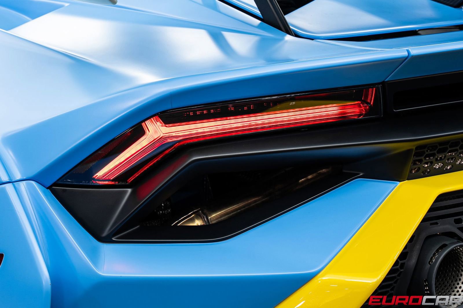 Used 2022 Lamborghini Huracan STO image 23