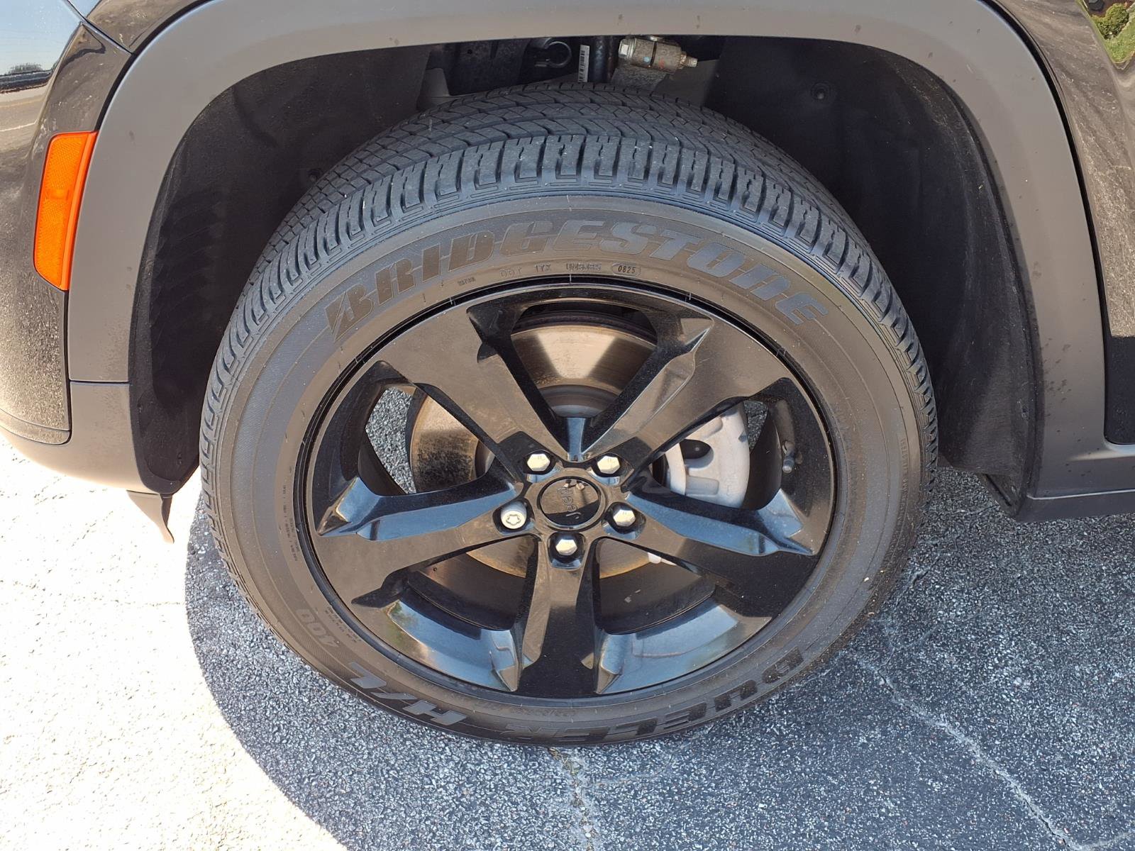 Used 2024 Jeep Grand Cherokee L Laredo AWD/4WD image 23