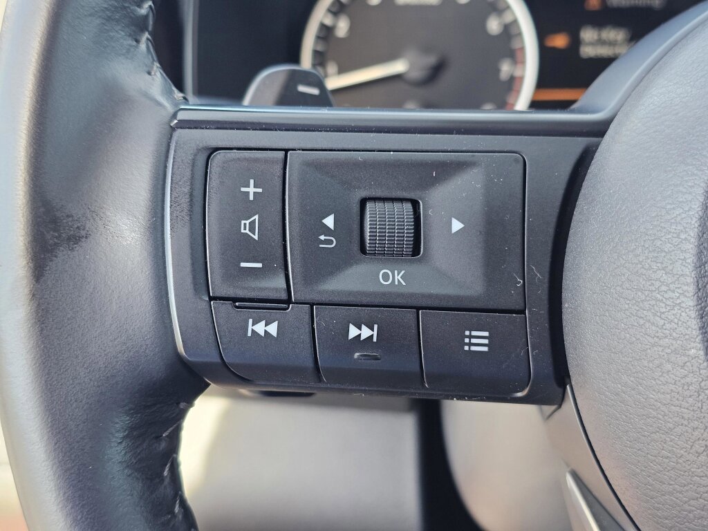 Used 2024 Nissan Pathfinder SV w/ Black Appearance Package image 21