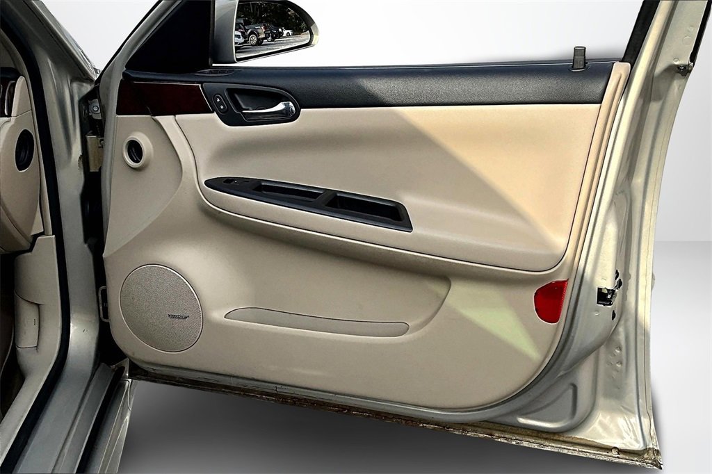 Used 2010 Chevrolet Impala LT w/ Luxury Edition Package image 25