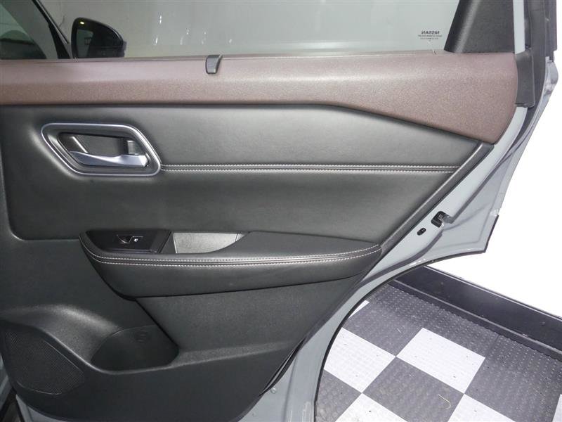 Used 2021 Nissan Rogue SL w/ Premium Package image 23