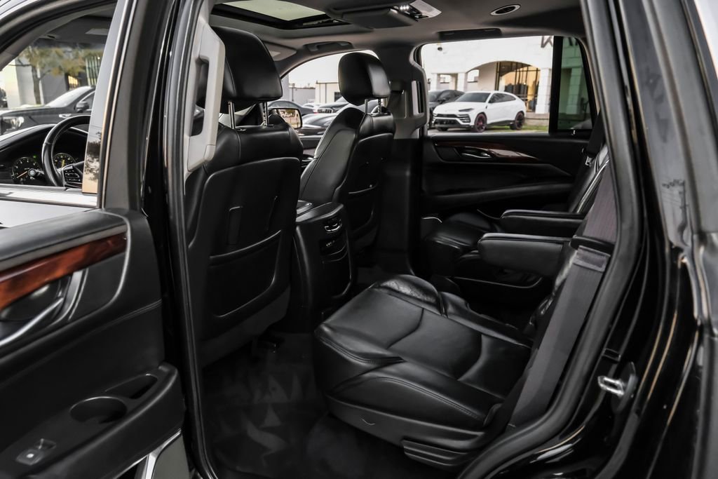 Used 2015 Cadillac Escalade Luxury image 39