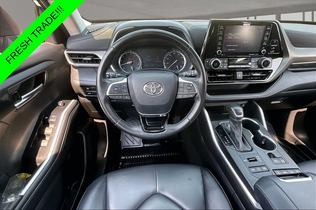 Used 2021 Toyota Highlander XLE AWD/4WD image 8