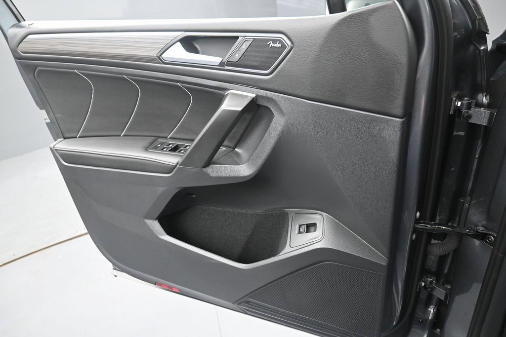 Used 2024 Volkswagen Tiguan SEL R-Line image 24