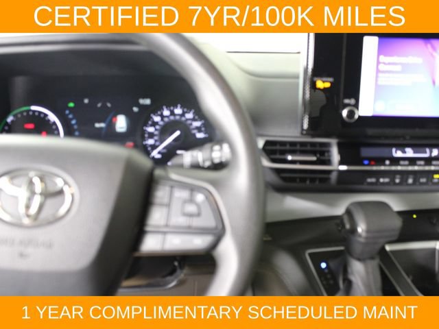 Used 2025 Toyota Sienna LE FWD image 28