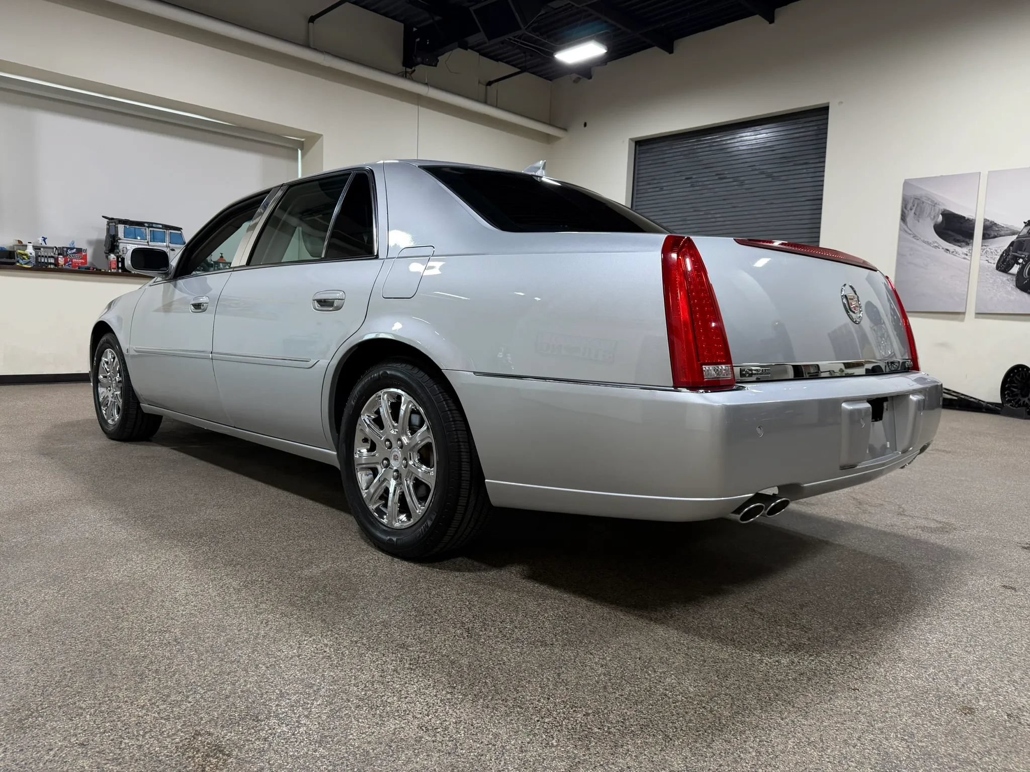 Used 2009 Cadillac DTS w/ Trunk Convenience Package FWD image 7