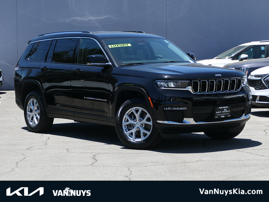 Used 2023 Jeep Grand Cherokee L Limited AWD/4WD image 1