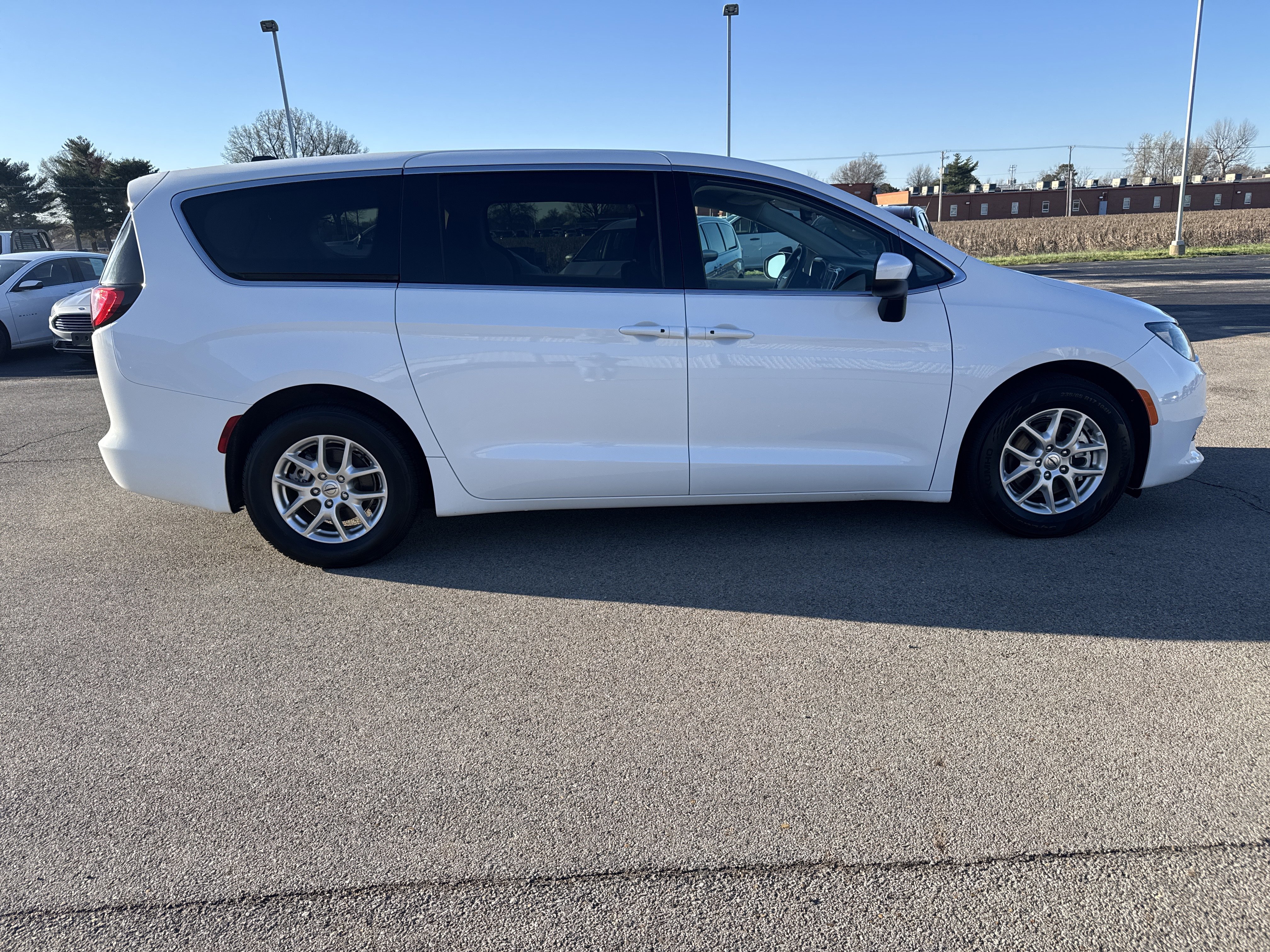 Used 2023 Chrysler Voyager LX image 6