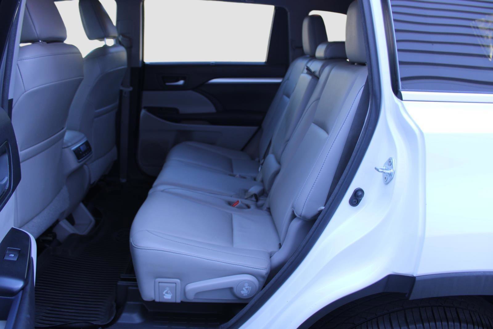 Used 2017 Toyota Highlander XLE image 36