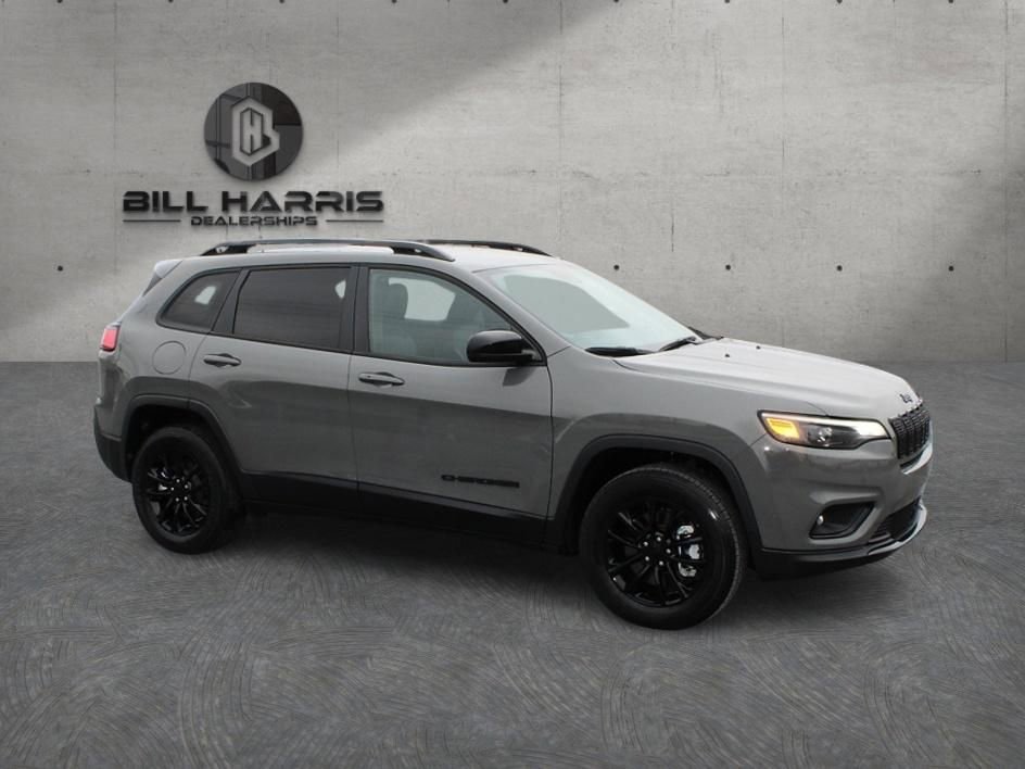 Used 2023 Jeep Cherokee Altitude Lux AWD/4WD image 3