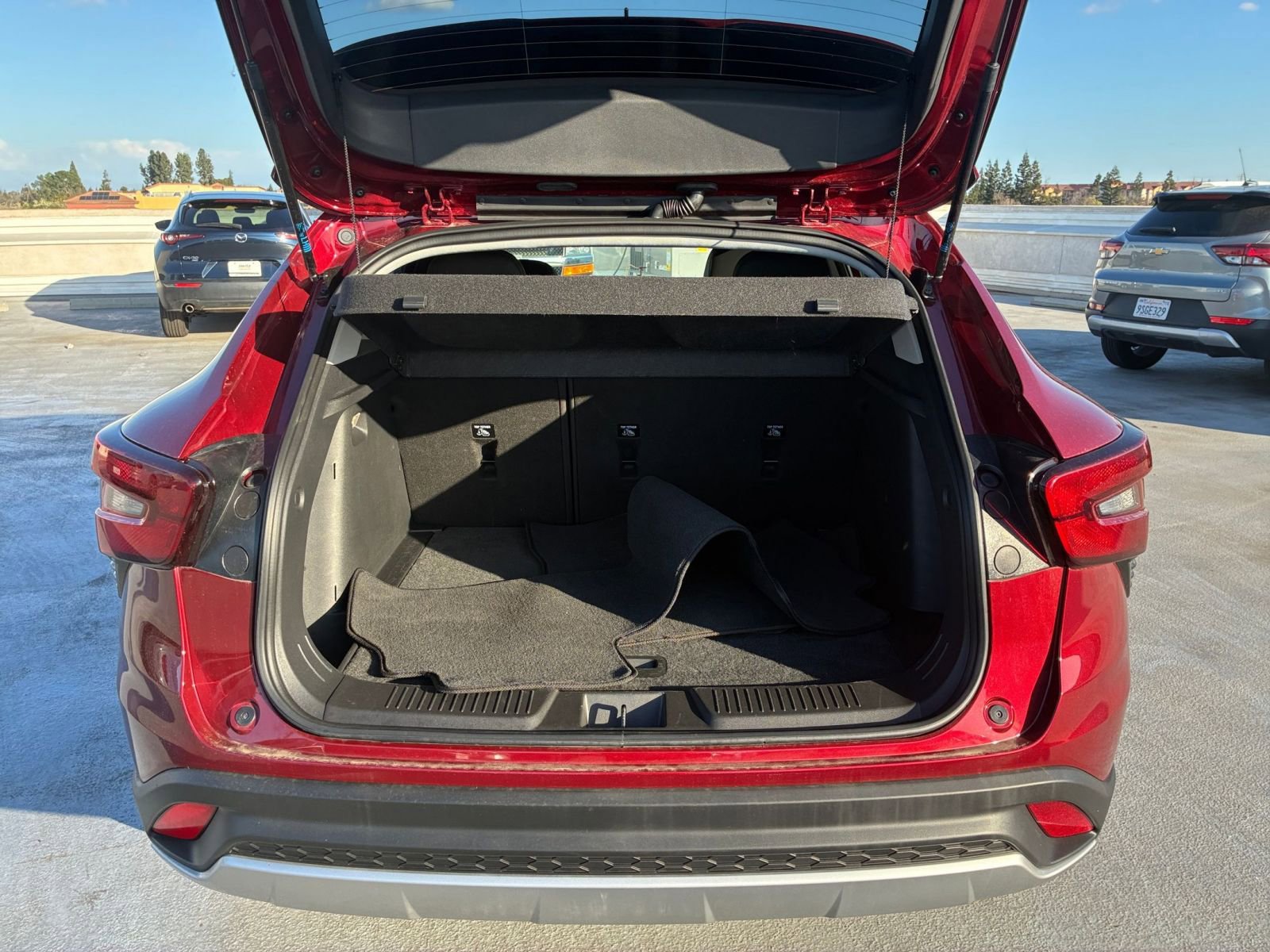 Used 2025 Chevrolet Trax LT w/ LT Convenience Package image 29