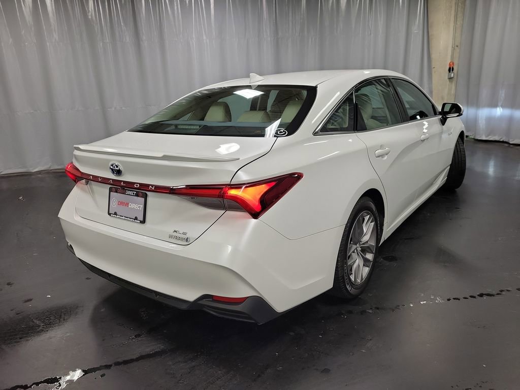 Used 2020 Toyota Avalon XLE w/ Moonroof Package image 8
