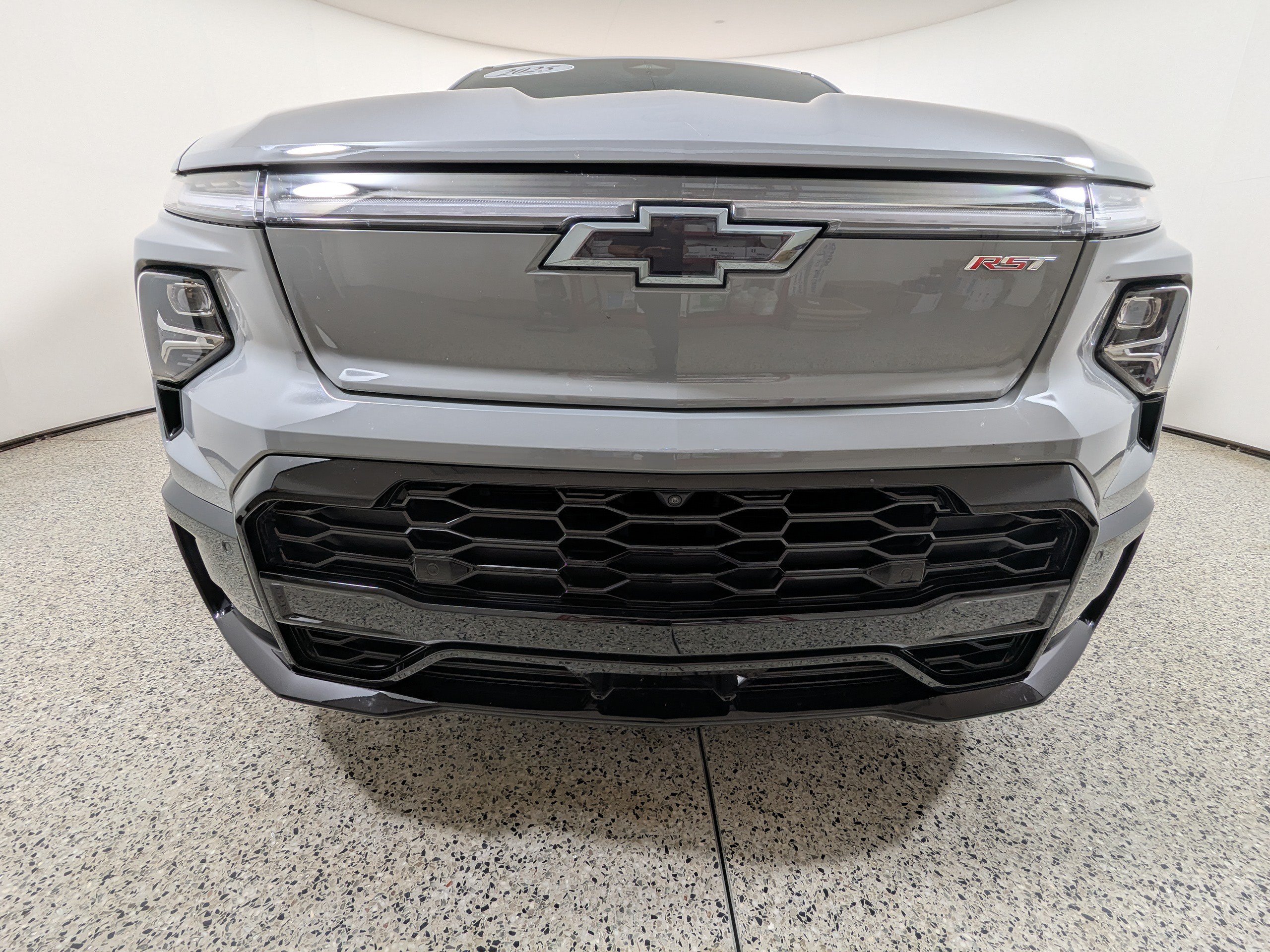 Used 2025 Chevrolet Silverado EV RST AWD/4WD image 3