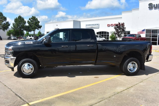 New 2026 RAM 3500 Tradesman w/ Chrome Appearance Group A AWD/4WD image 9