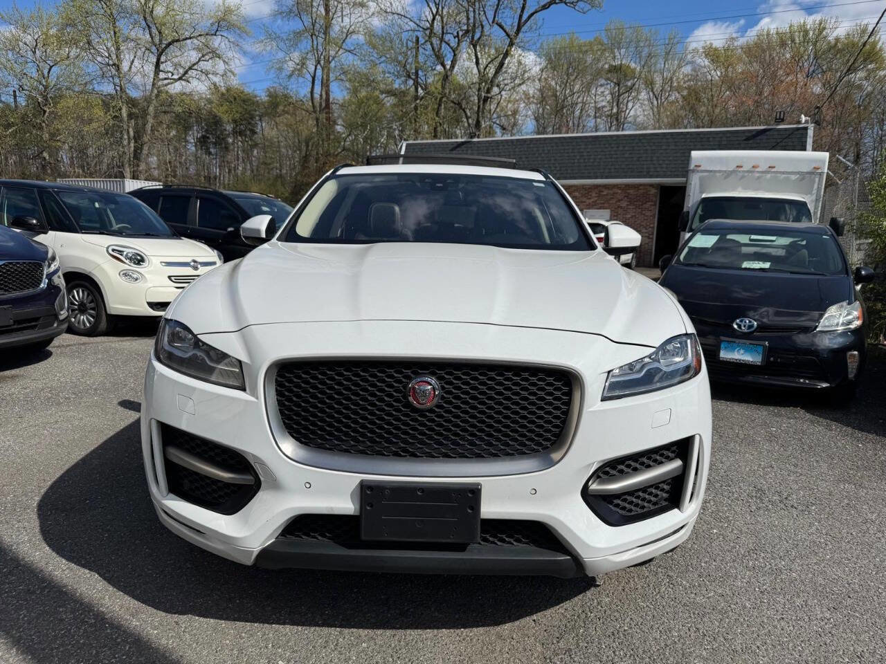 Used 2017 Jaguar F-PACE R-Sport image 2