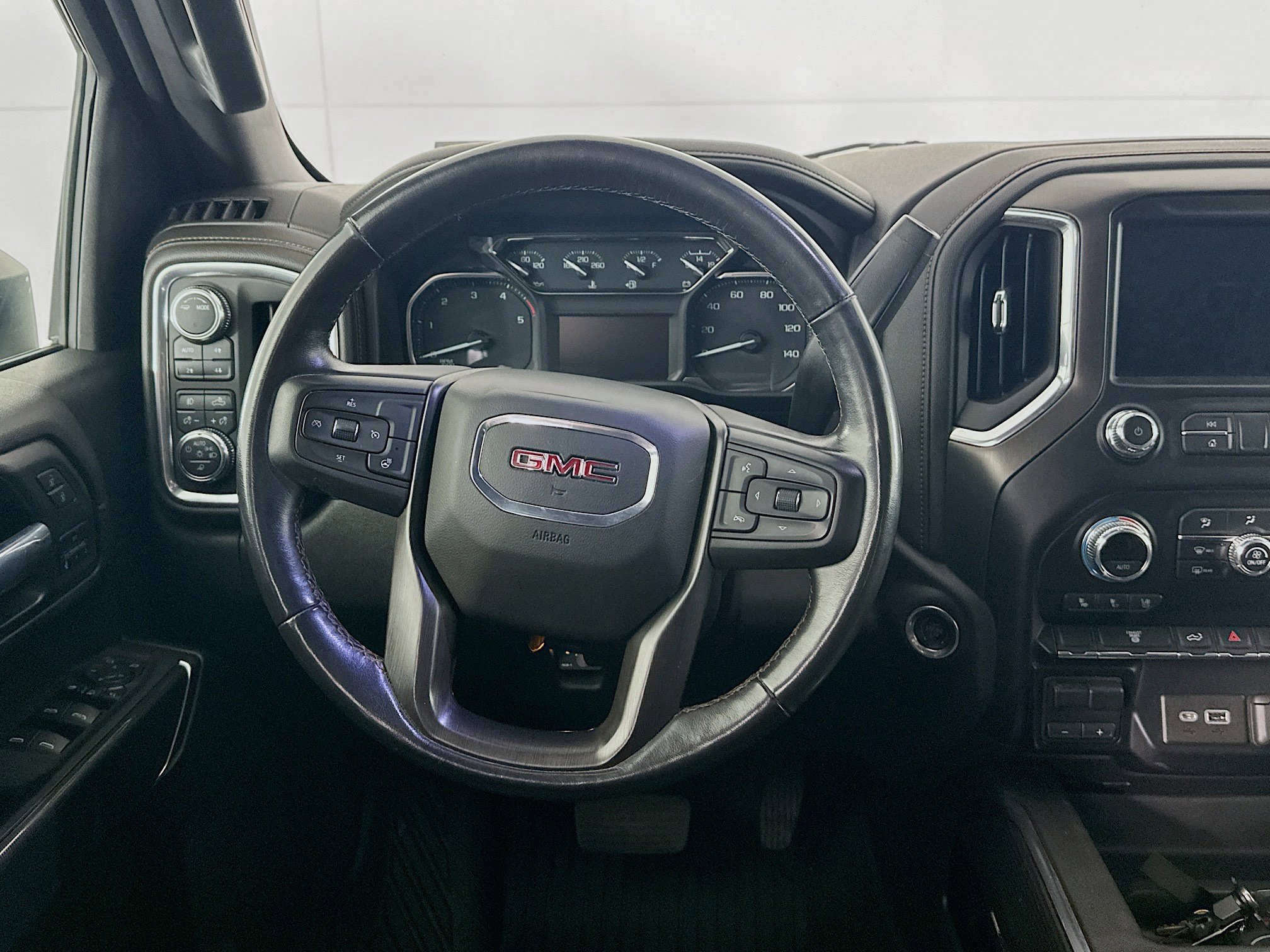 Used 2021 GMC Sierra 2500 AT4 w/ Gooseneck/5TH Wheel Package AWD/4WD image 17