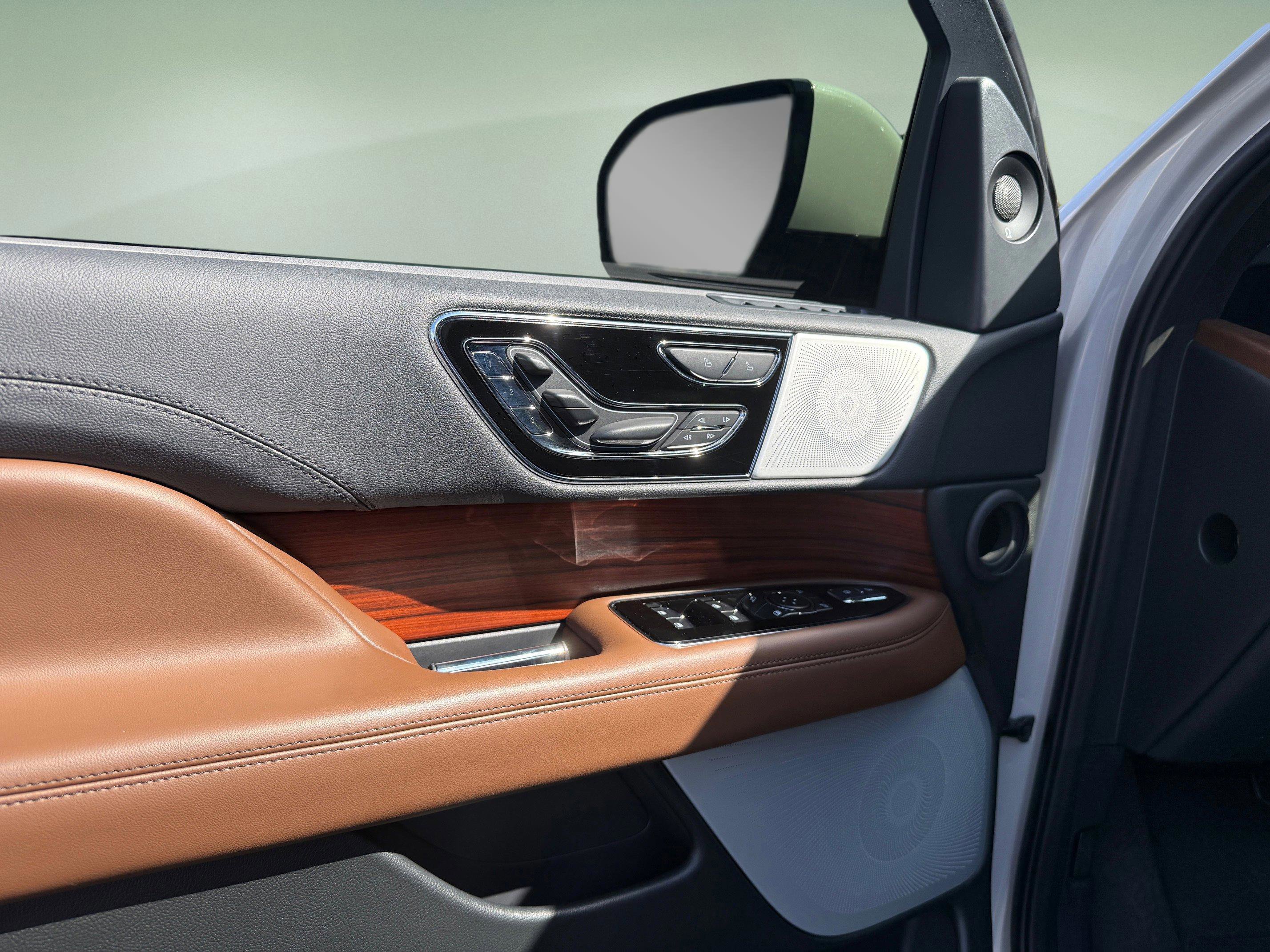 Used 2024 Lincoln Navigator L Reserve image 6