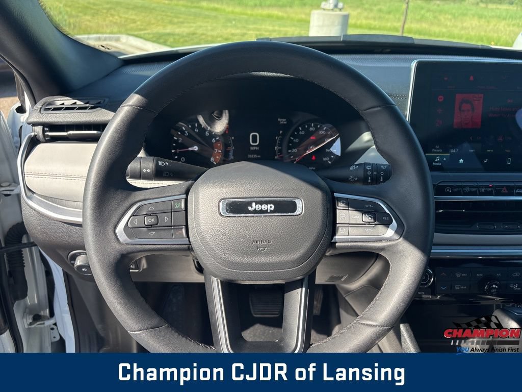 Used 2025 Jeep Compass Limited AWD/4WD image 19