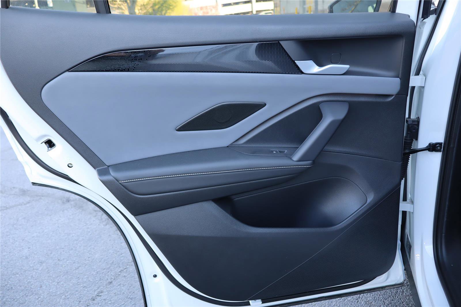 New 2026 Volkswagen Tiguan SE R-Line AWD/4WD image 26