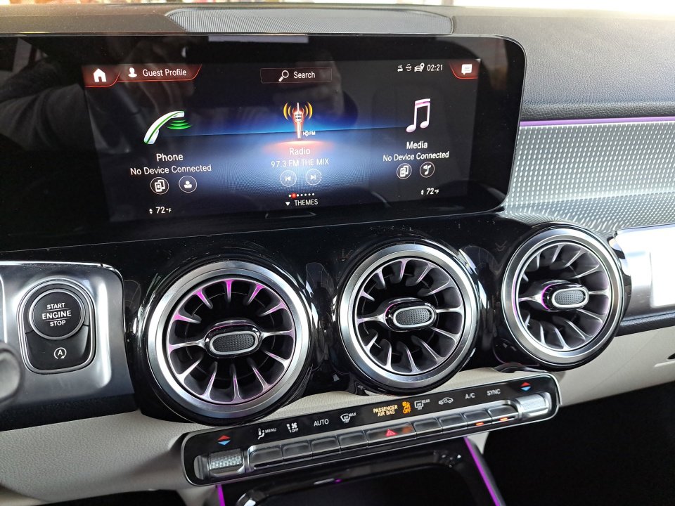 Used 2022 Mercedes-Benz GLB 250 4MATIC image 32