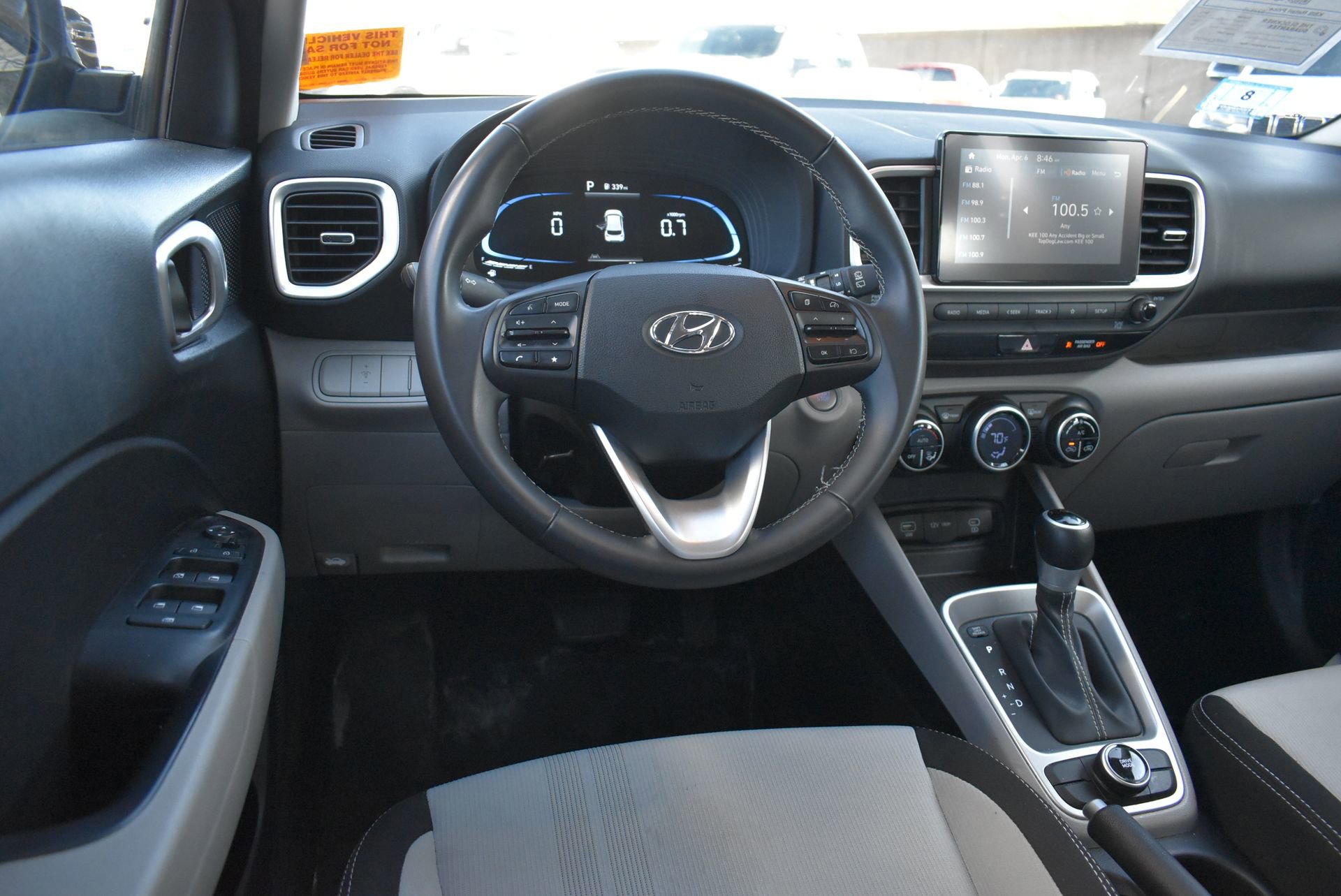 Used 2025 Hyundai Venue SEL FWD image 17