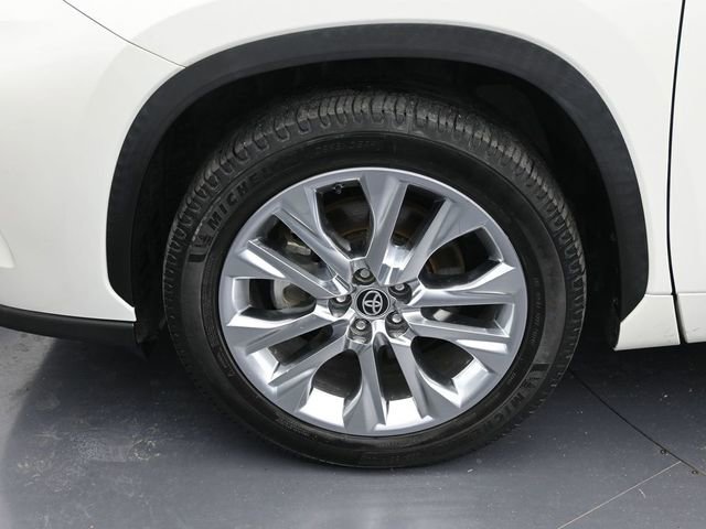 Used 2020 Toyota Highlander Limited FWD image 24