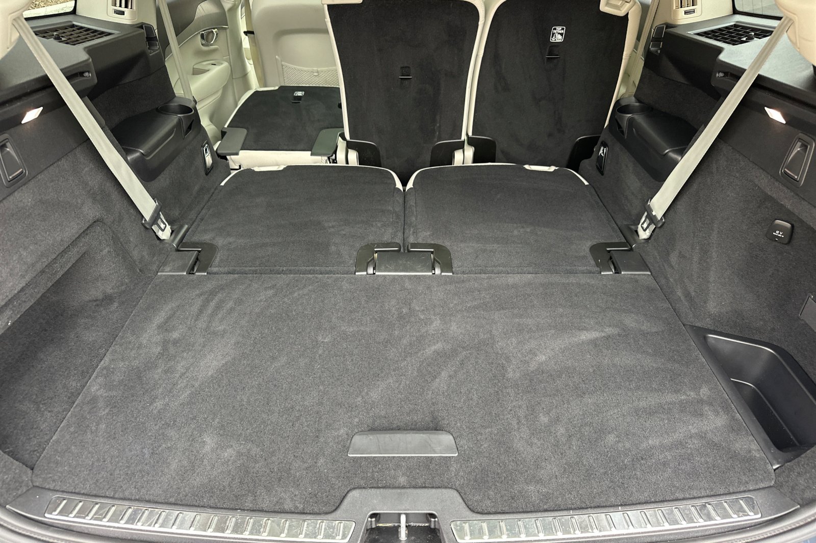Used 2025 Volvo XC90 T8 Plus AWD/4WD image 18