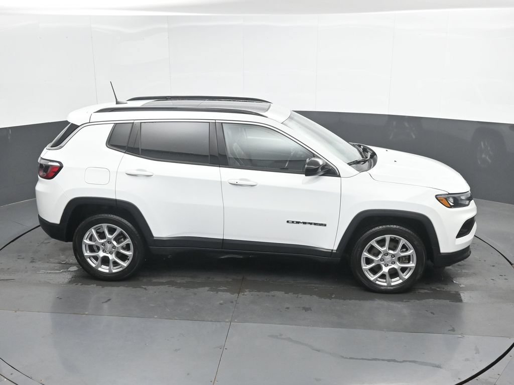 Used 2023 Jeep Compass Latitude w/ Sun and Sound Group AWD/4WD image 33