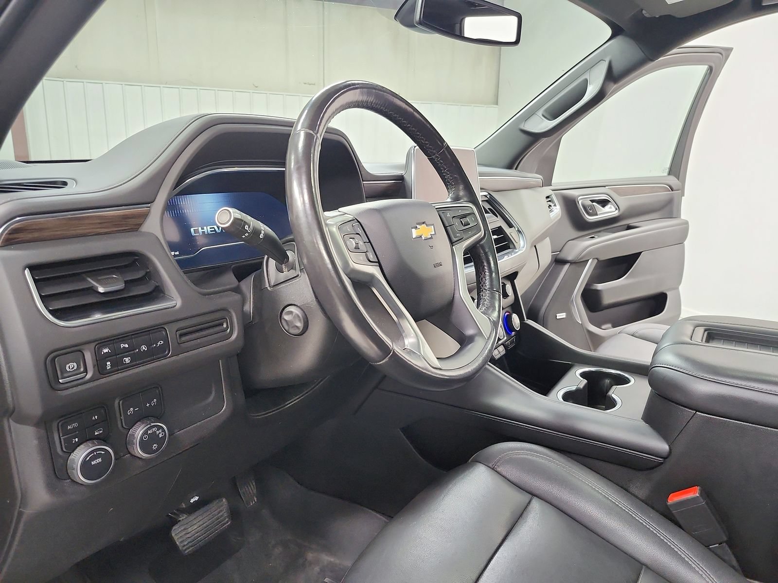 Used 2022 Chevrolet Tahoe LT w/ Luxury Package AWD/4WD image 19