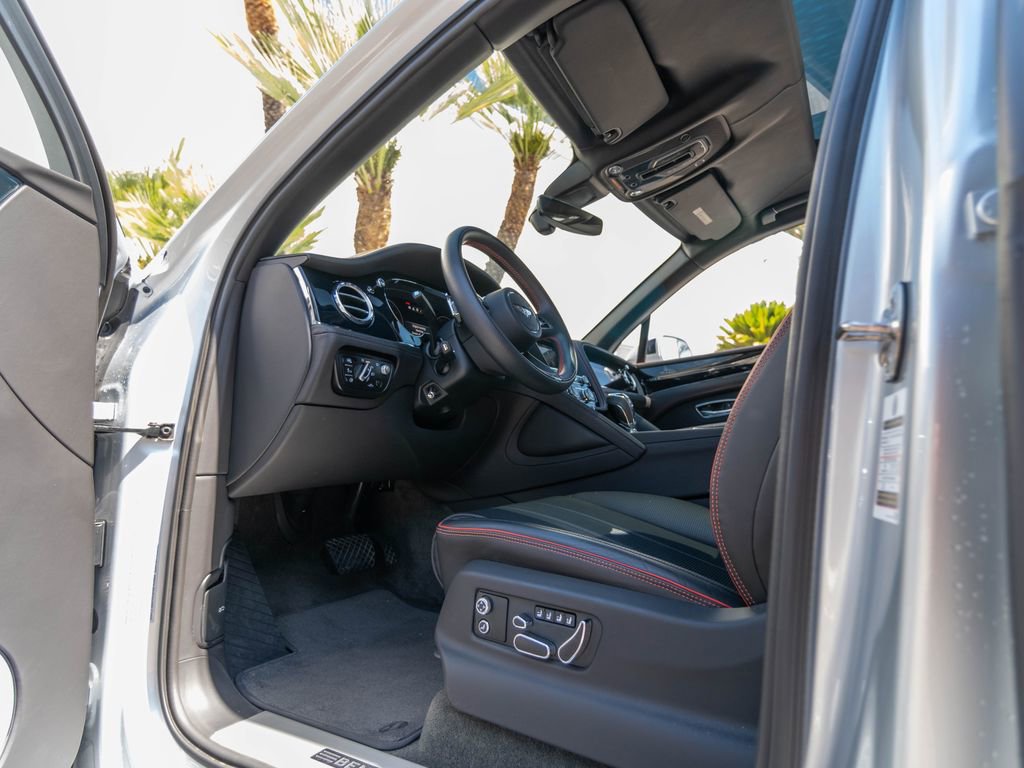 Used 2023 Bentley Bentayga Extended Wheelbase AWD/4WD image 12