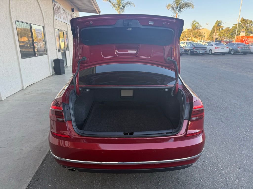 Used 2018 Volkswagen Passat 2.0T SEL Premium image 22