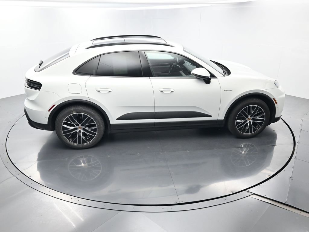 Certified 2025 Porsche Macan Electric image 41
