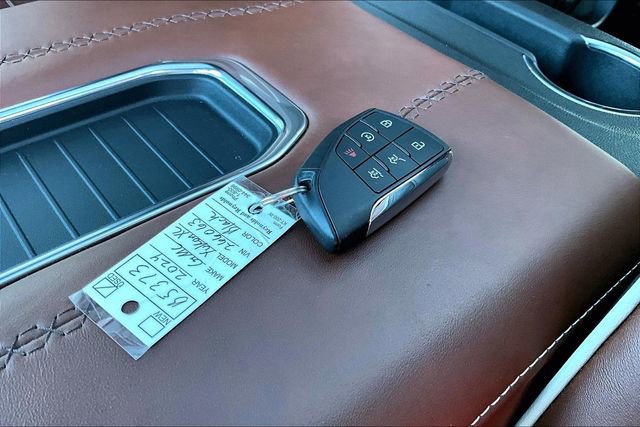 Used 2024 GMC Yukon XL Denali Ultimate image 32