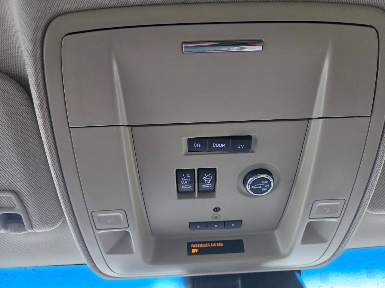 Used 2015 Chevrolet Tahoe LTZ AWD/4WD image 30