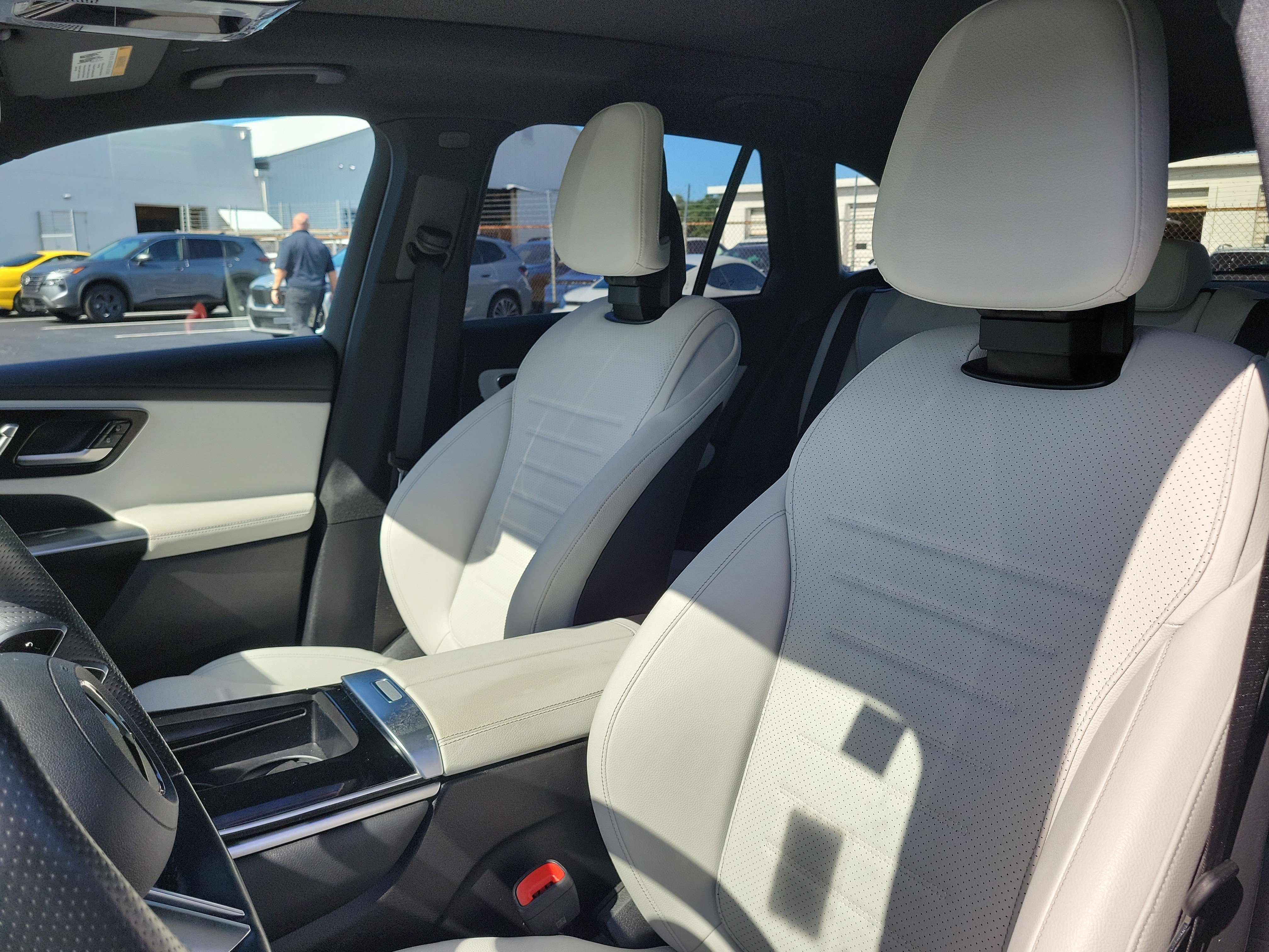 Used 2024 Mercedes-Benz GLC 300 image 23