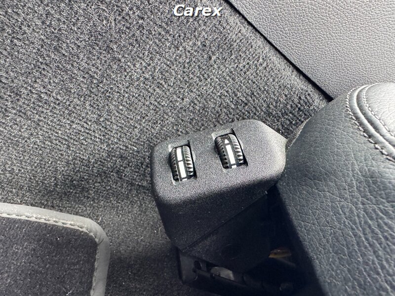 Used 2010 Mercedes-Benz SLK 350 image 31