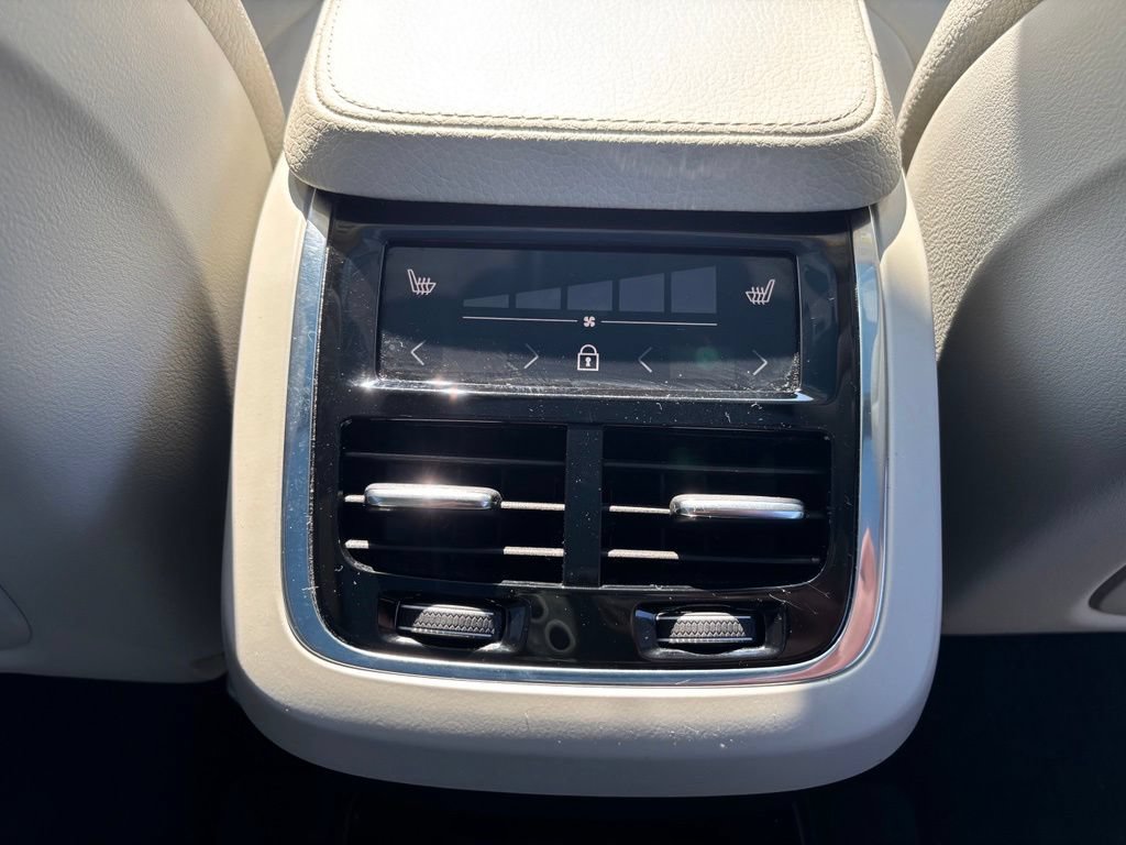 Used 2021 Volvo XC90 T6 Momentum AWD/4WD image 22