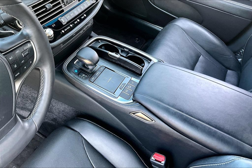 Used 2022 Lexus LS 500 w/ Accessory Package (Z2) RWD image 18