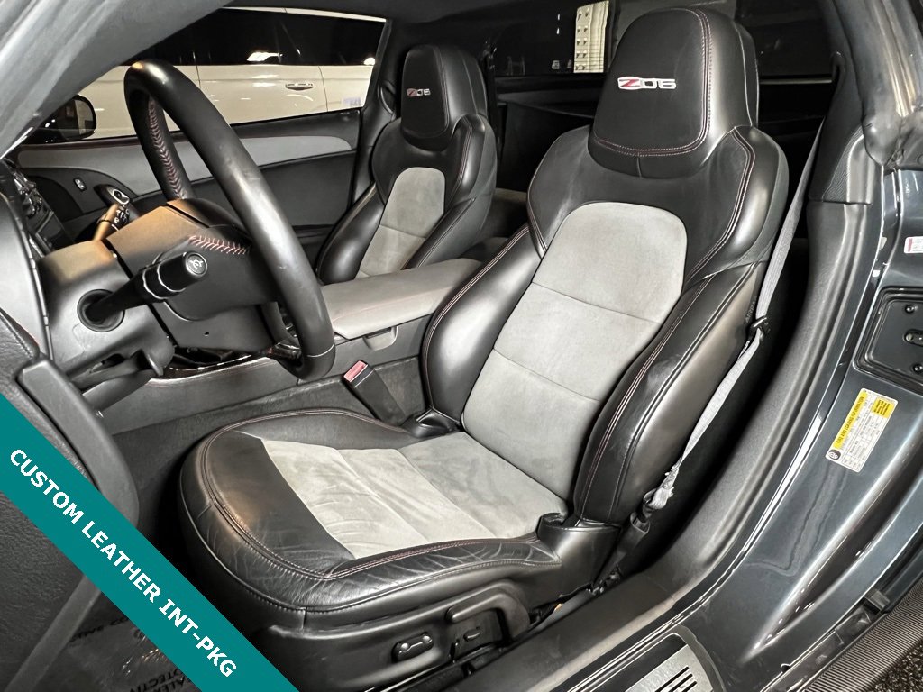 Used 2013 Chevrolet Corvette Z06 w/ 3LZ Preferred Equipment Group image 3