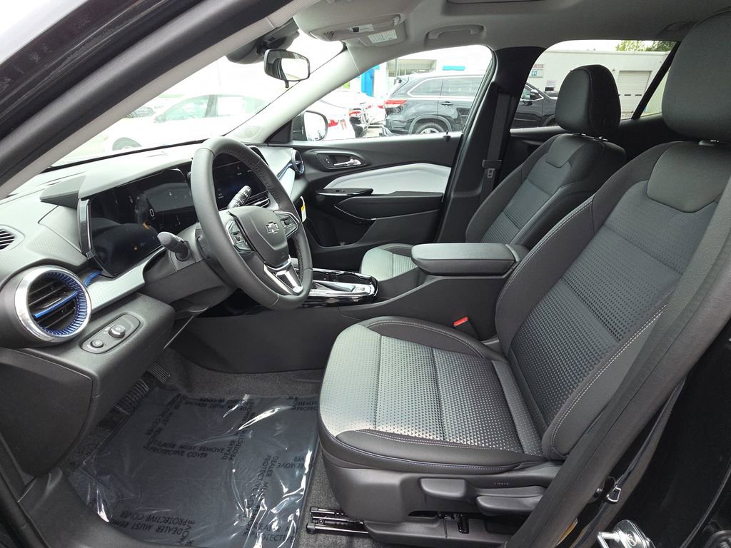 New 2026 Chevrolet Trax LT w/ Sunroof Package FWD image 15