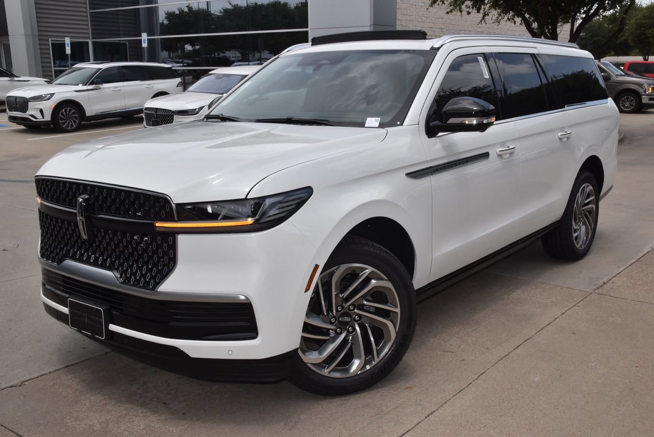 New 2026 Lincoln Navigator L Reserve AWD/4WD image 12