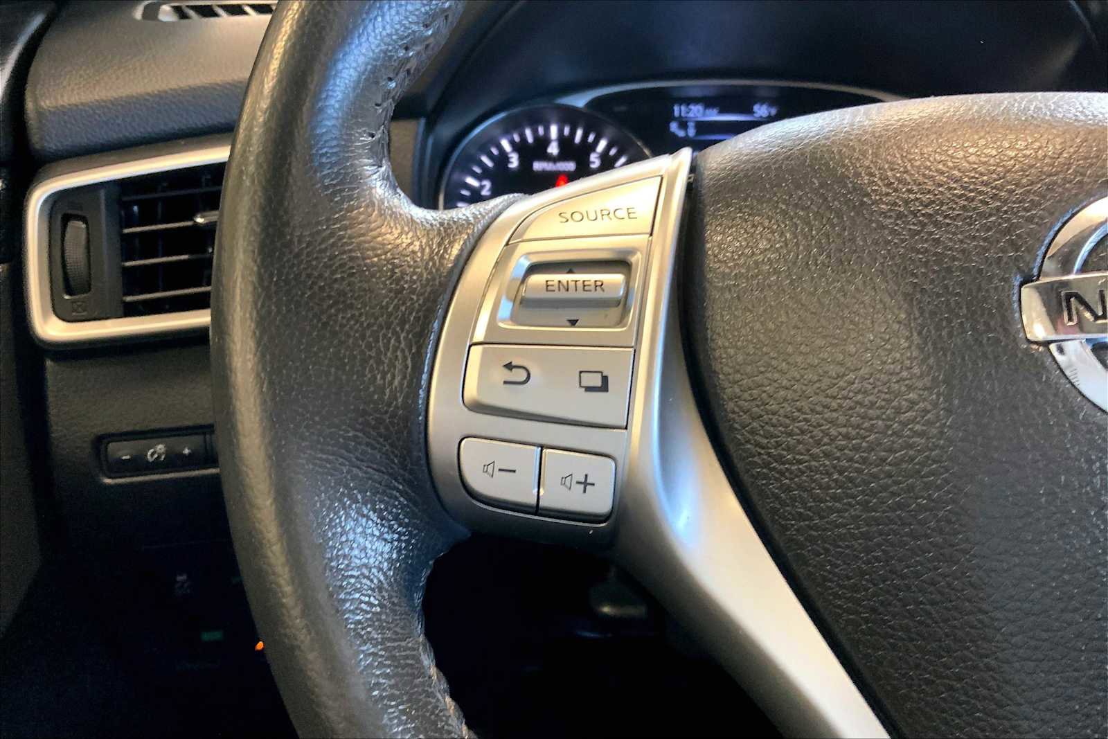 Used 2016 Nissan Rogue SL w/ SL Premium Package image 23