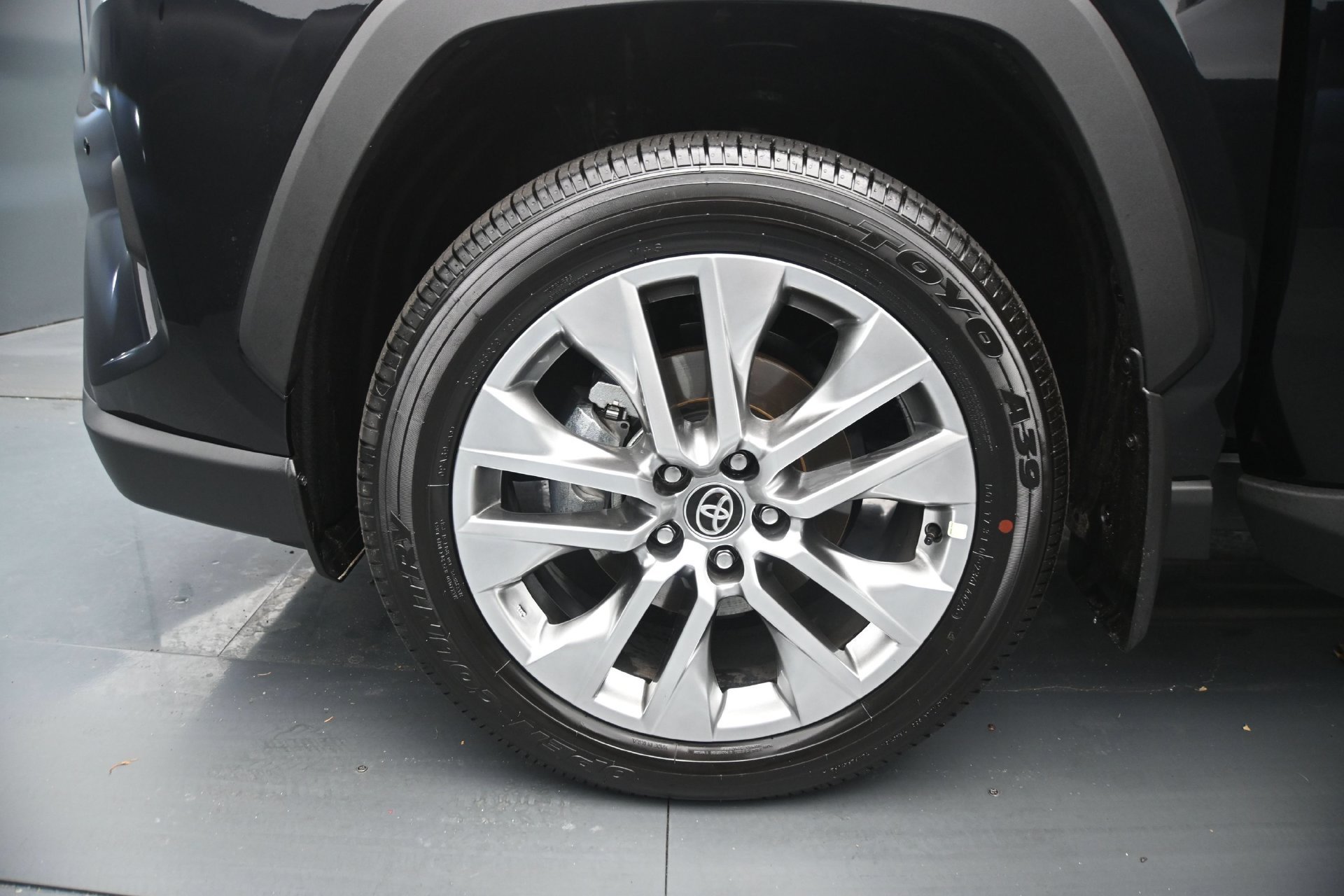 Used 2025 Toyota RAV4 Limited w/ Weather Package AWD/4WD image 32