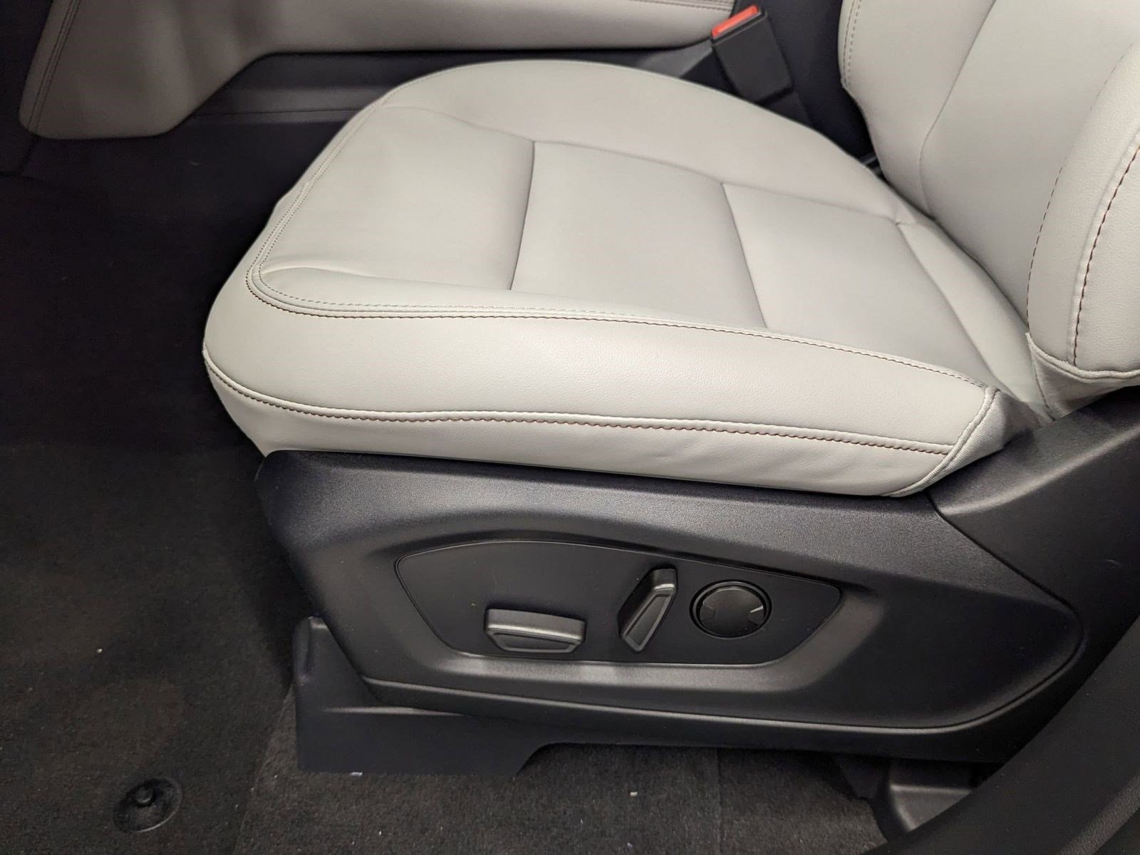 New 2026 Ford Explorer Active w/ Active Comfort Package image 11