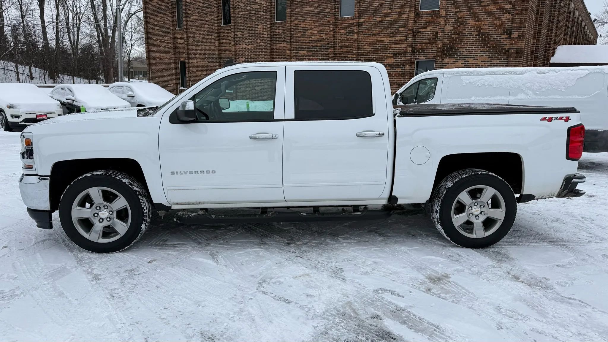 Used 2018 Chevrolet Silverado 1500 LT w/ LT Eassist Package image 5