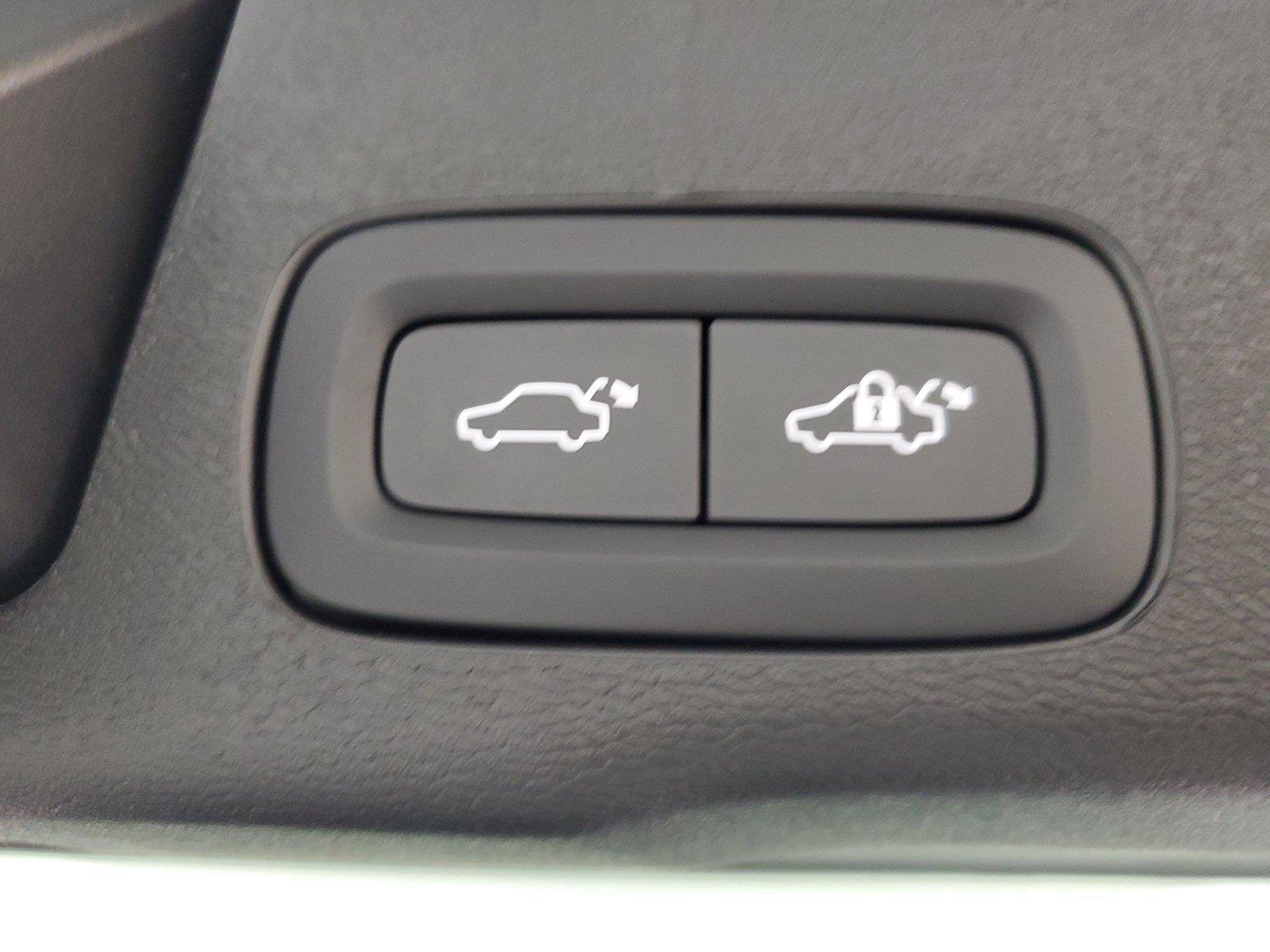 Used 2026 Volvo XC60 B5 Core AWD/4WD image 10